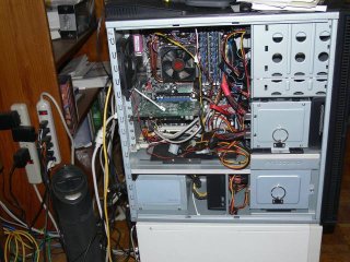 Alexis with the side panel off, separate PS compartment
